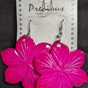 Stunning pink abalone flower earrings (New)